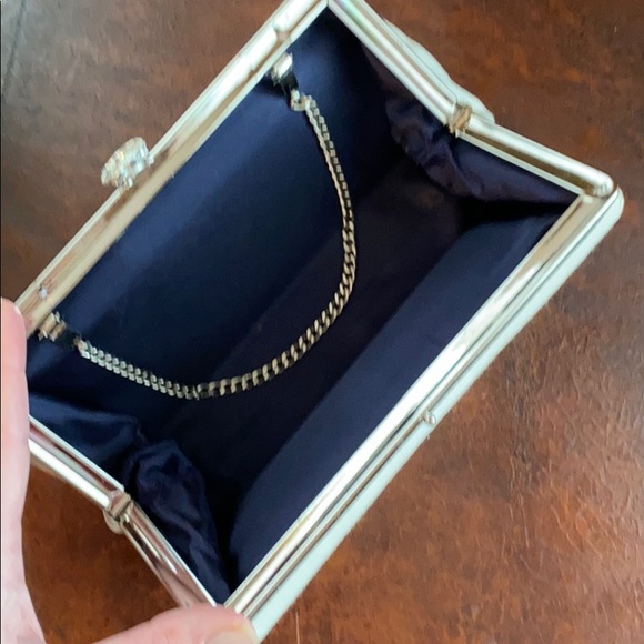 🤍 Vintage Ivory Clutch - Picture 4 of 5